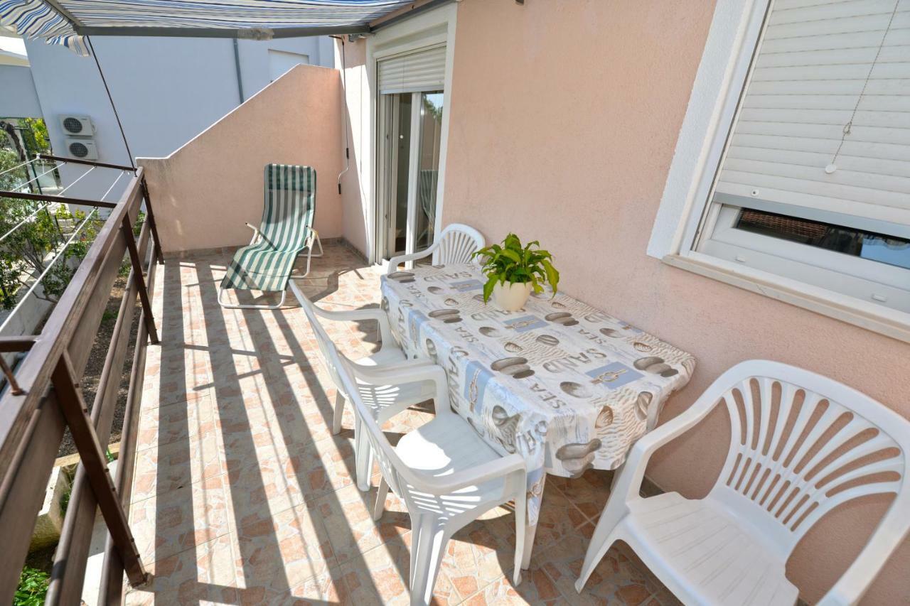 Apartmani Sime Betina  Luaran gambar